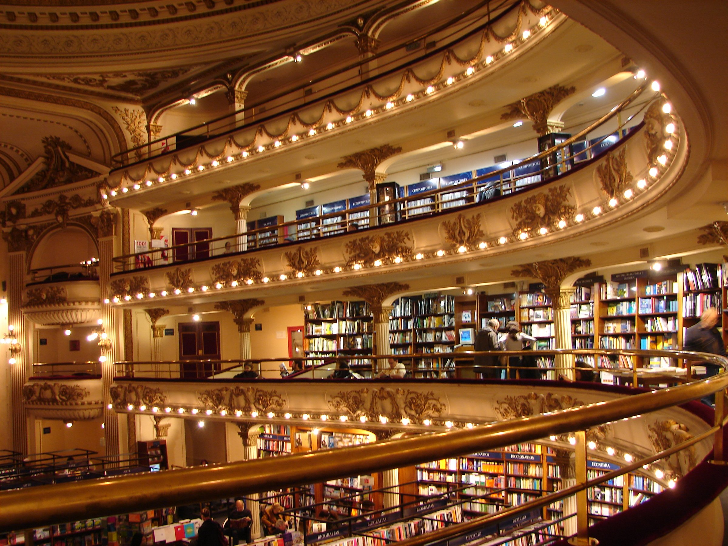El-Ateneo-Interior-Violinha bookstore