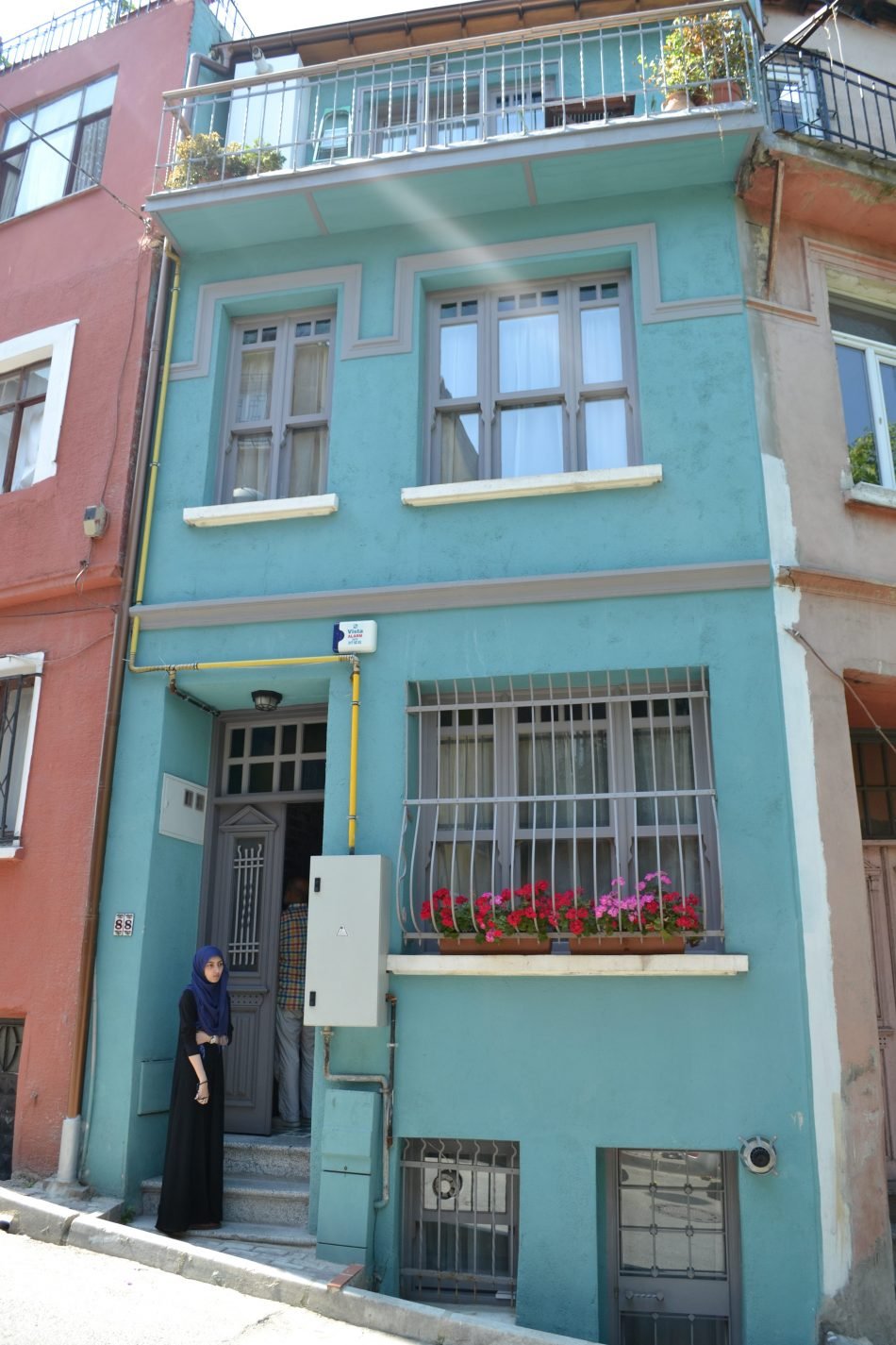 Turquoise House In Istanbul