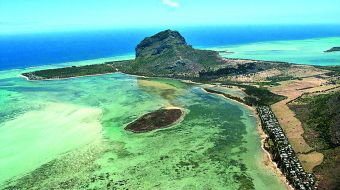 Mauritius underwater waterfall illusion