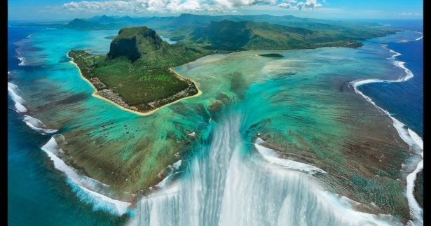 Image of Mauritius Underwater Waterfall Illusion is Mind-blowing