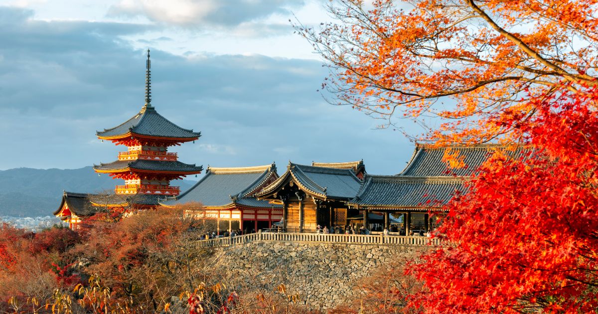 Sunrise over Sanjunoto pagoda and Kiyomizu-dera Temple in the autumn season, Kyoto, Japan