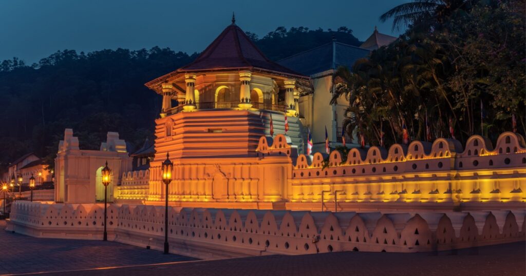 Kandy, Sri Lanka: Buddhist Temple of the Tooth at night