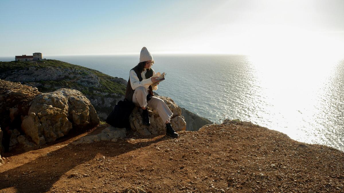 reading while traveling