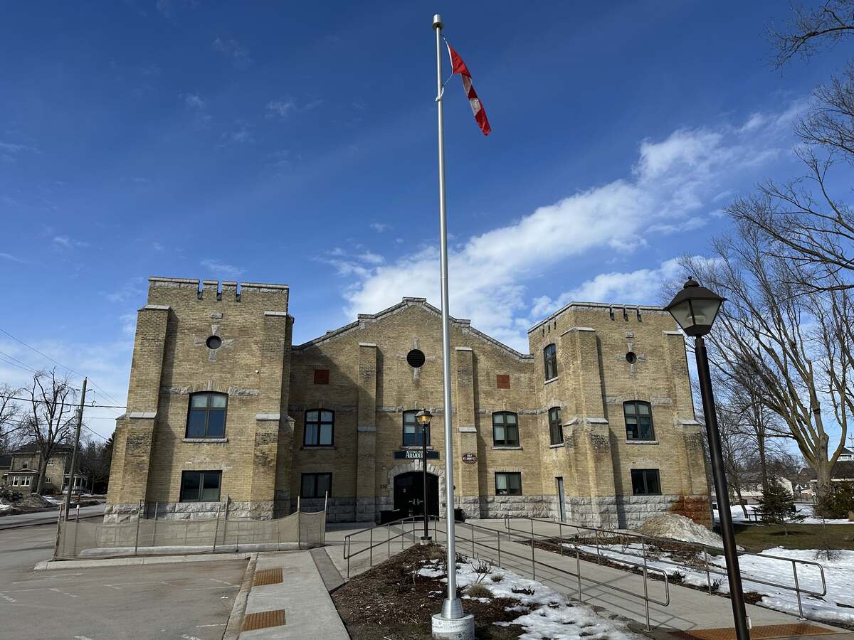 Historic Lindsay Armoury building with Canadian flag in front