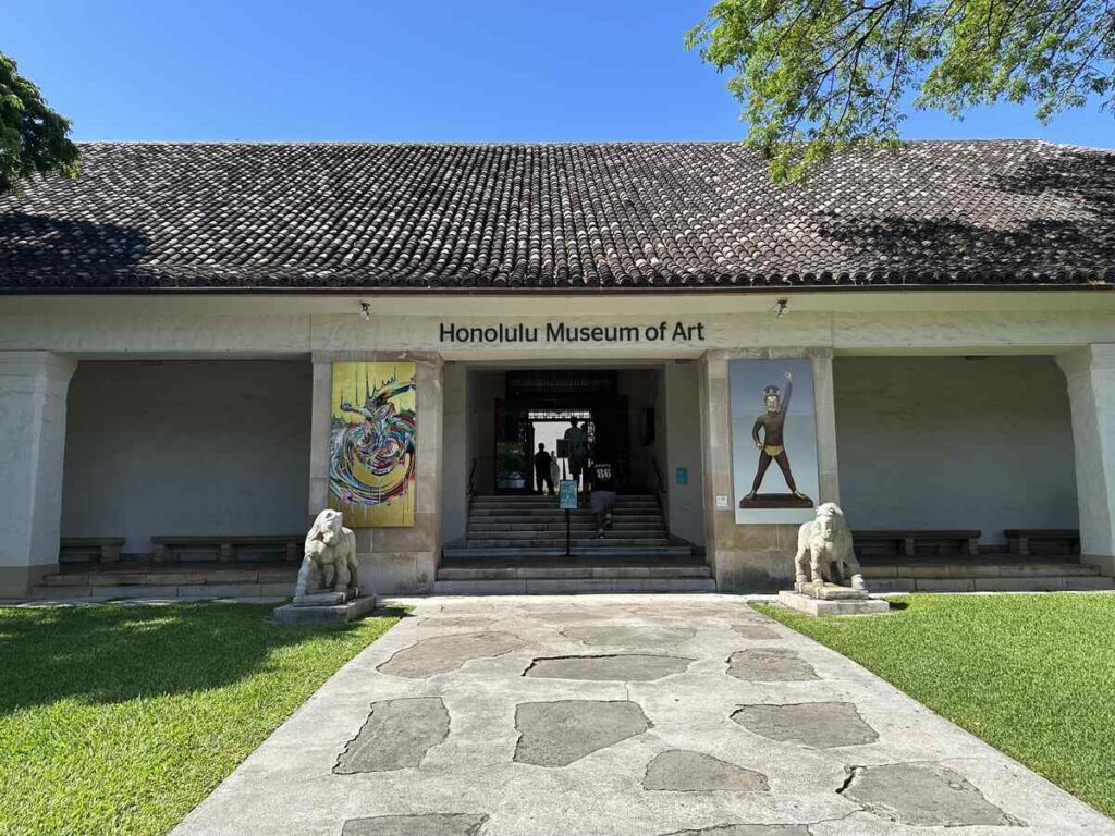 Entrance to the Honolulu Museum of Art in Honolulu, Hawaiʻi.